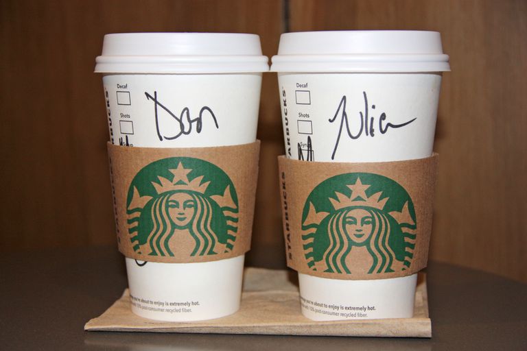 coffee cups with lids